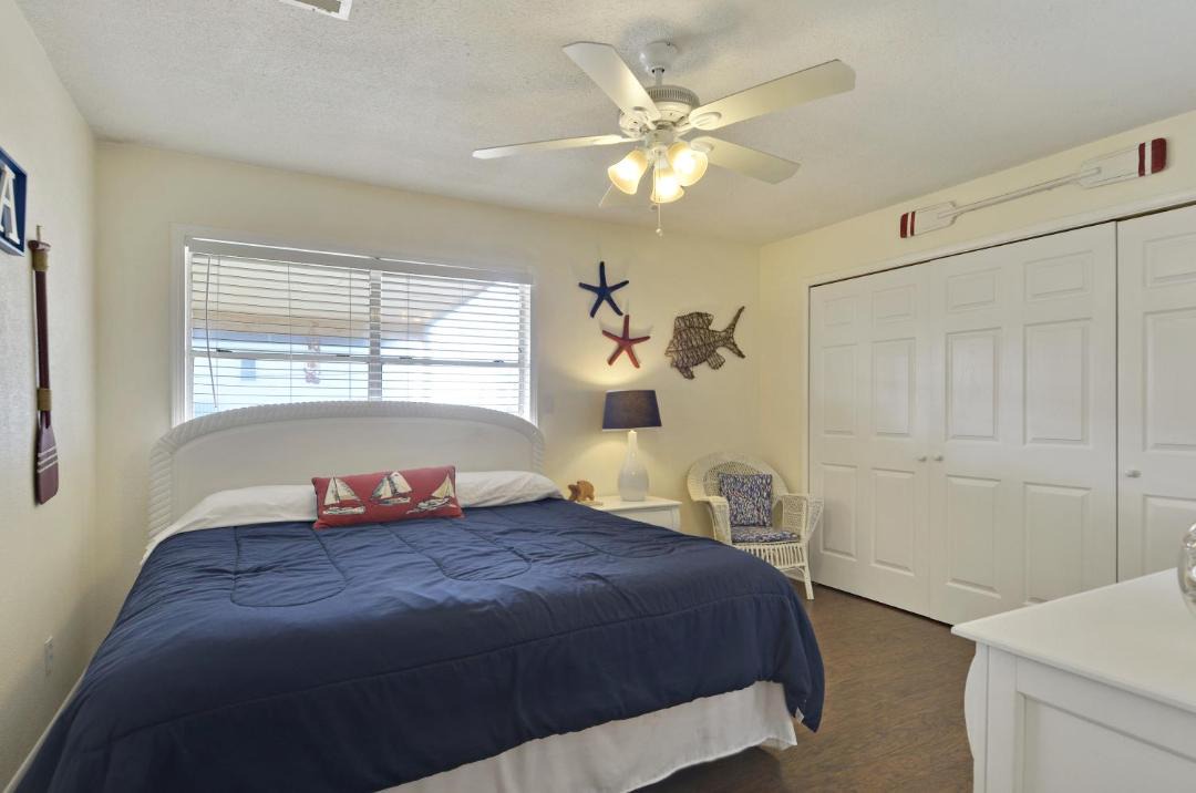 Photo of Bedroom in Bermuda Beach