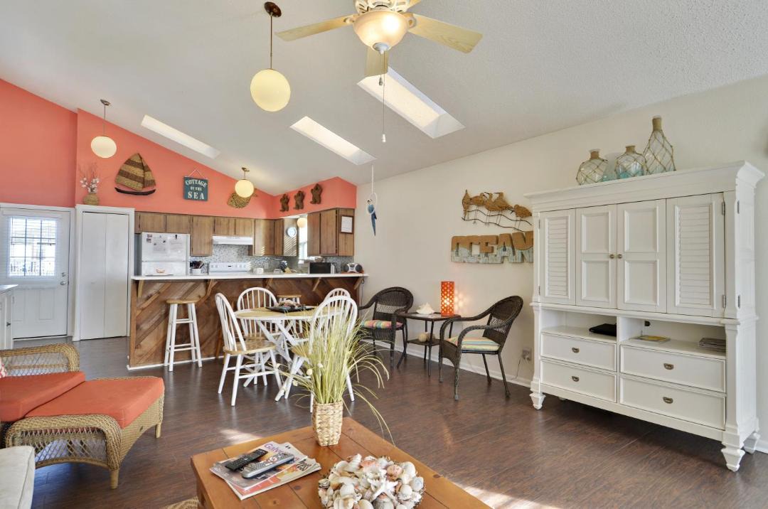 Photo of Livingroom in Bermuda Beach