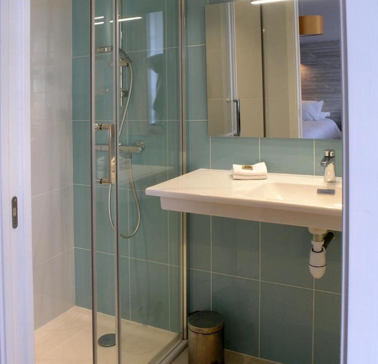 Photo of Bathroom in Esquibien