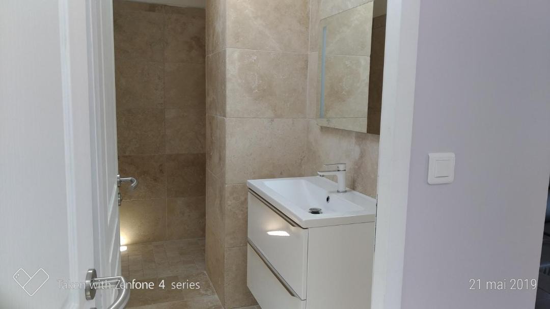Photo of Bathroom in Dieppe