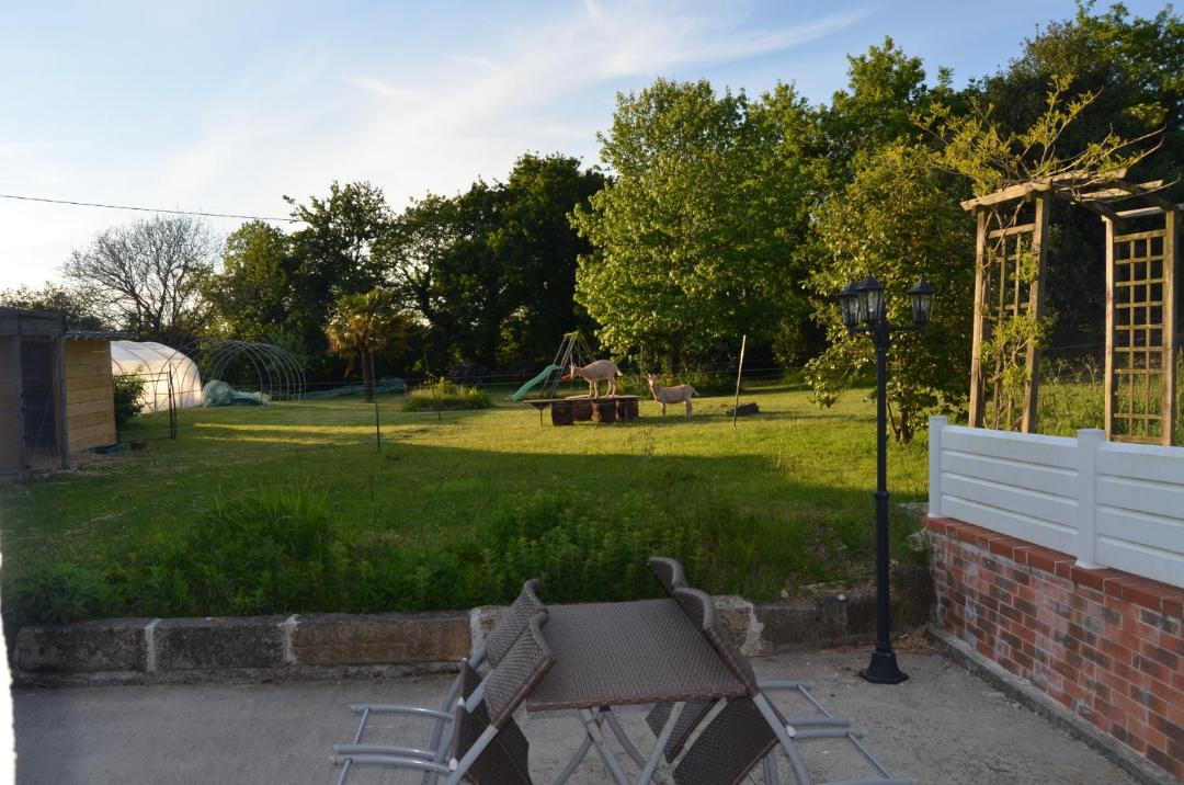 Photo of Others in Cast