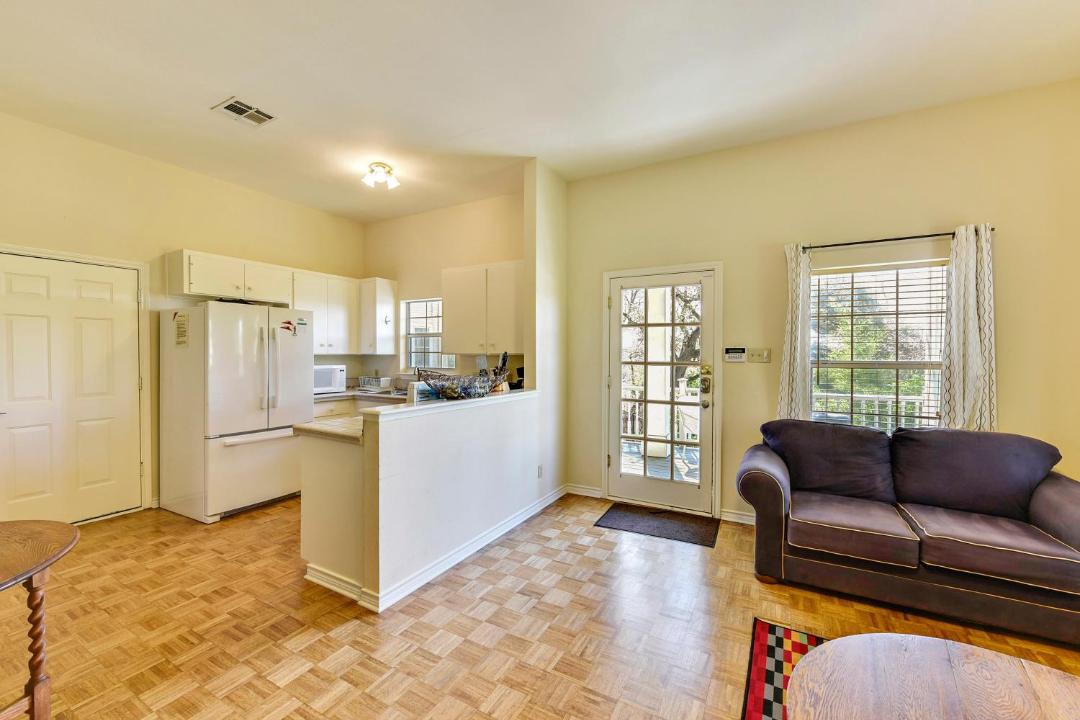 Photo of Livingroom in West Campus