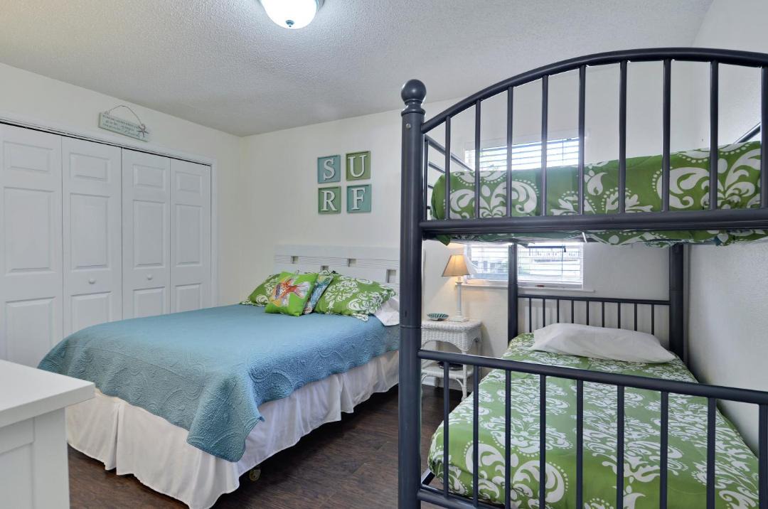Photo of Bedroom in Bermuda Beach