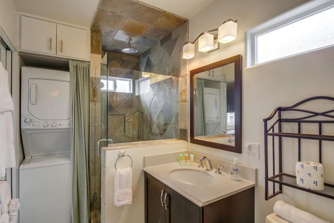 Photo of Bathroom in Central Mission Beach