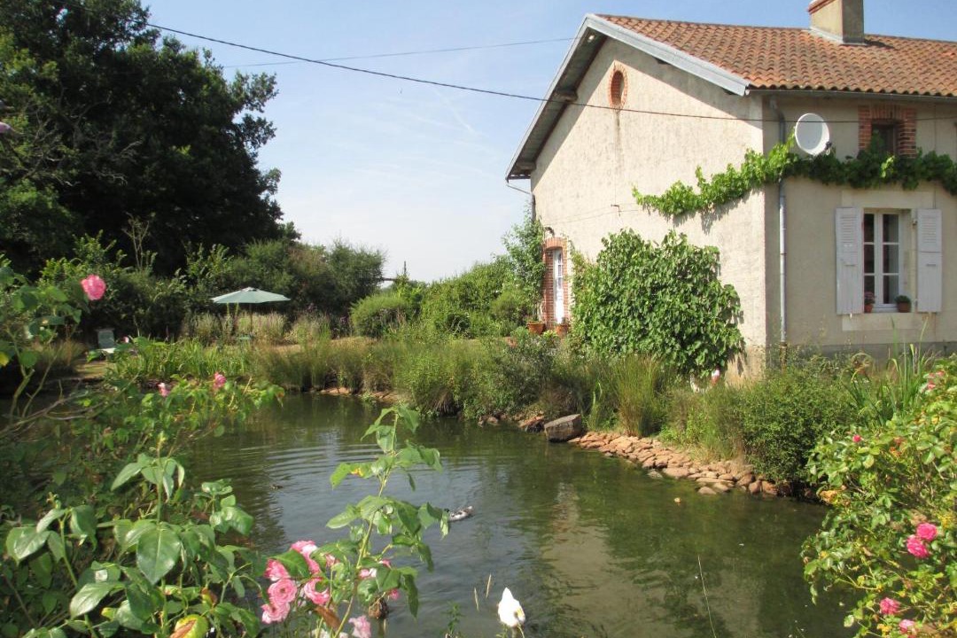 Photo of Others in Lathus-Saint-Remy