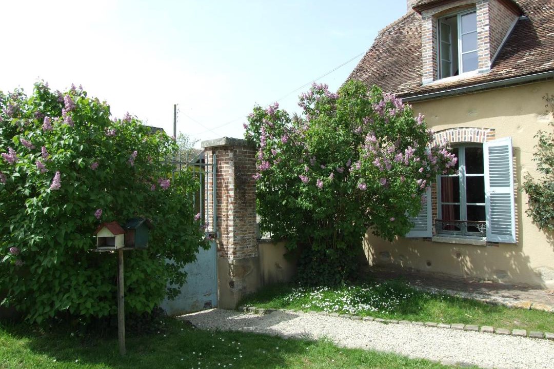 Photo of Buildings in La Villeneuve-au-Chatelot