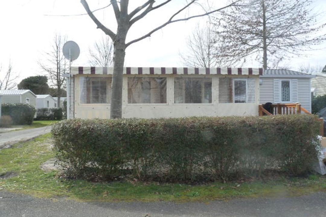 Photo of Buildings in Gastes