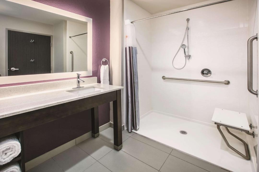 Photo of Bathroom in Park Central