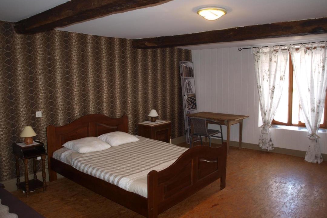 Photo of Bedroom in Le Chatelet-sur-Sormonne