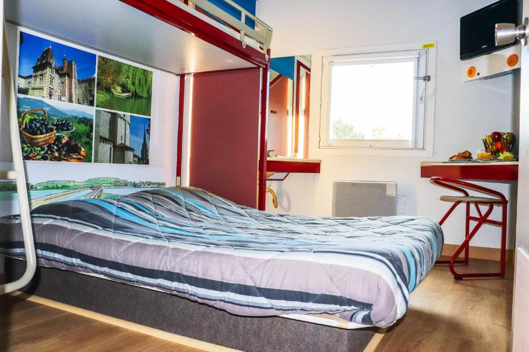 Photo of Others in Le Passage