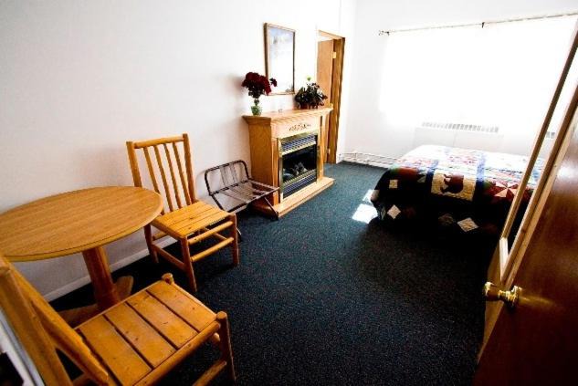 Photo of Others in Mead