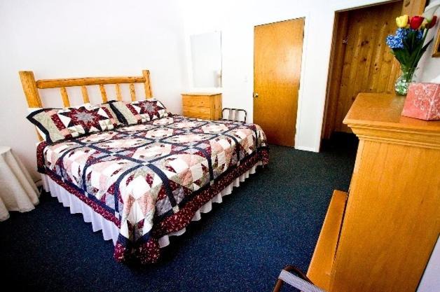 Photo of Others in Mead