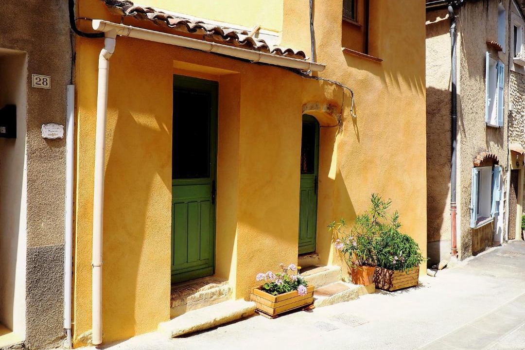Photo of Buildings in Roumoules