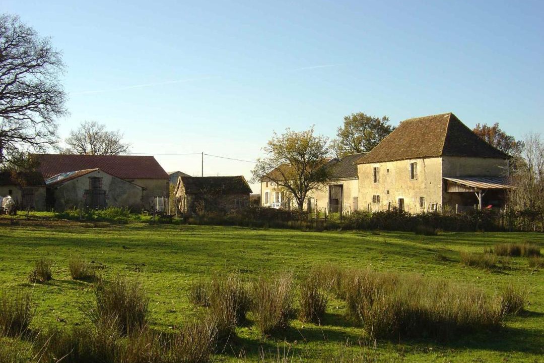 Photo of Buildings in Lathus-Saint-Remy