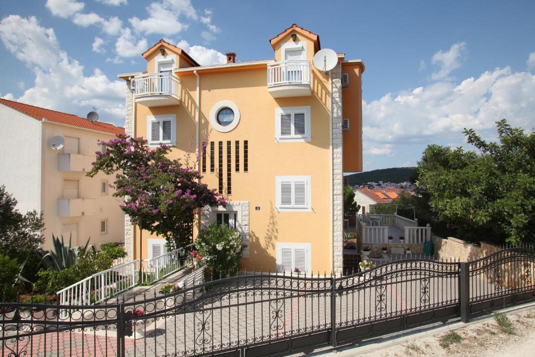Photo of Buildings in Okrug Gornji
