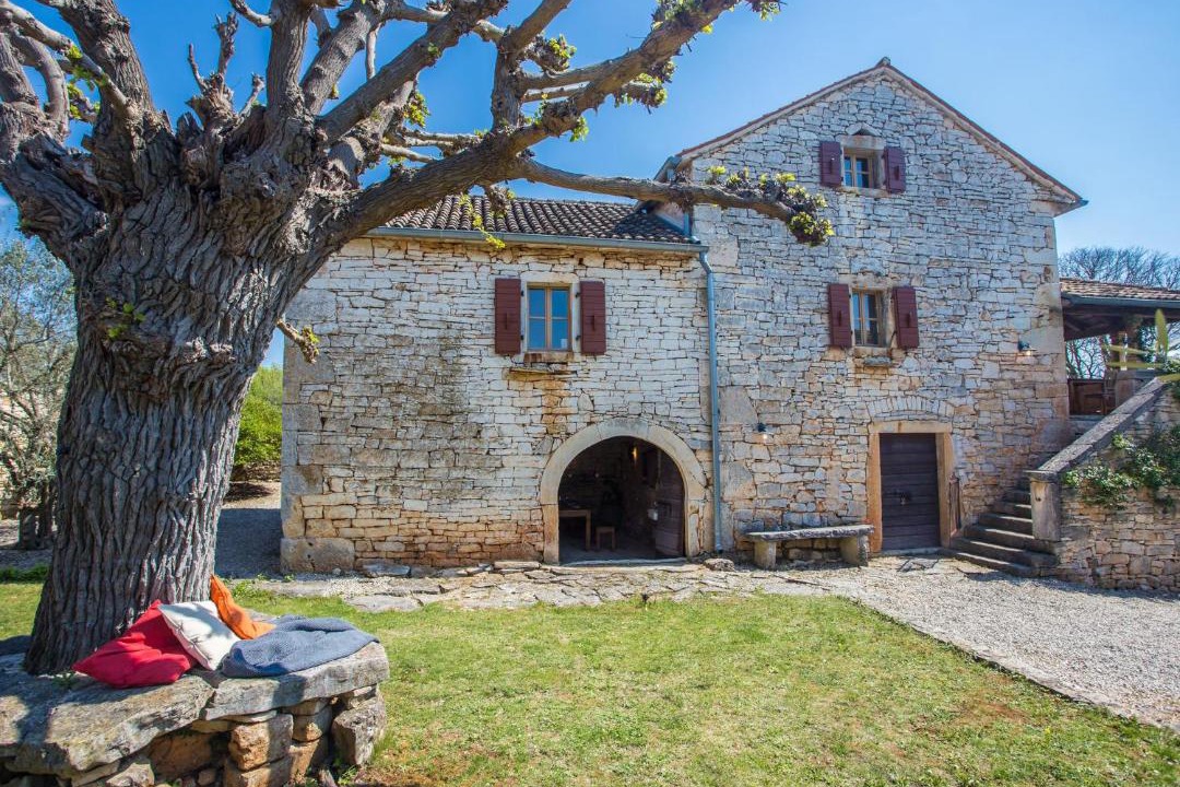 Photo of Buildings in Heraki