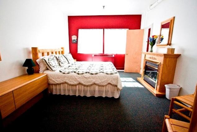 Photo of Others in Mead