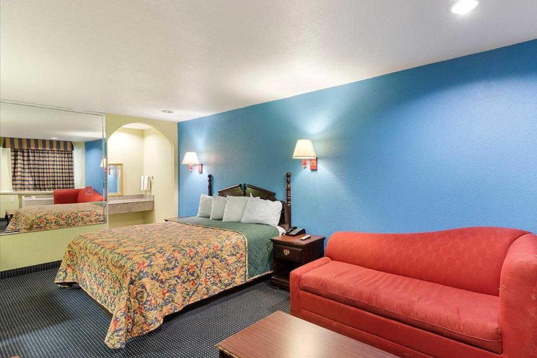 Photo of Livingroom in South Houston