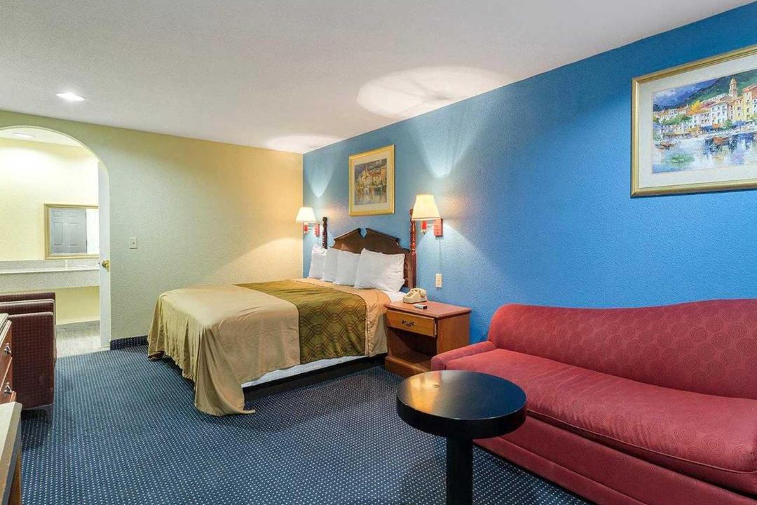 Photo of Livingroom in South Houston