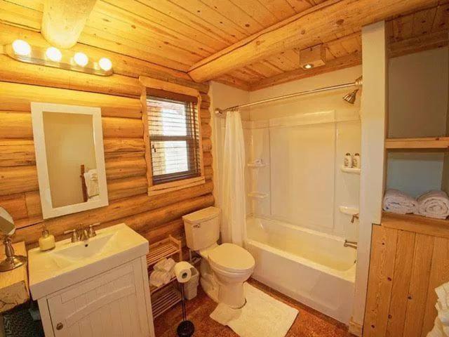 Photo of Bathroom in Coolidge