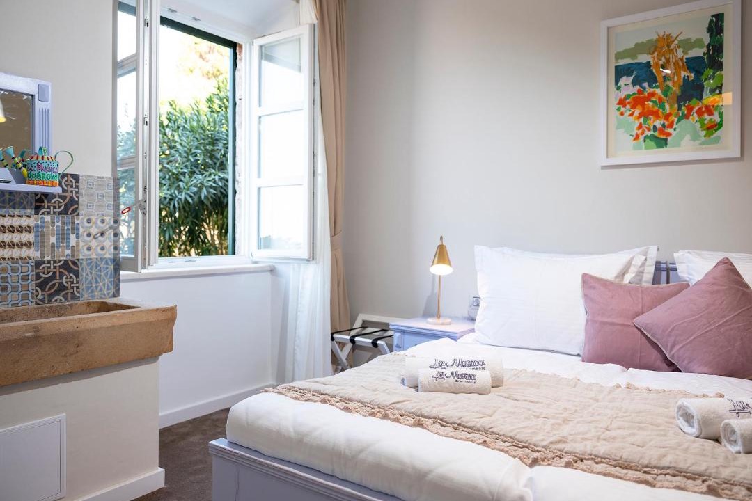 Photo of Bedroom in Pile