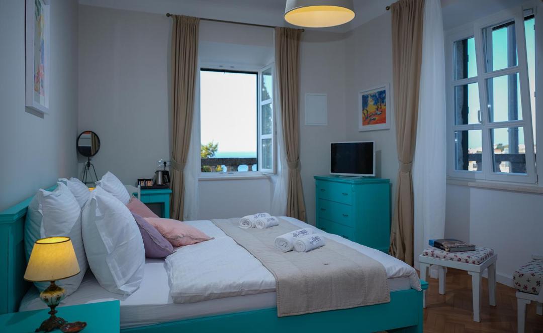 Photo of Bedroom in Pile