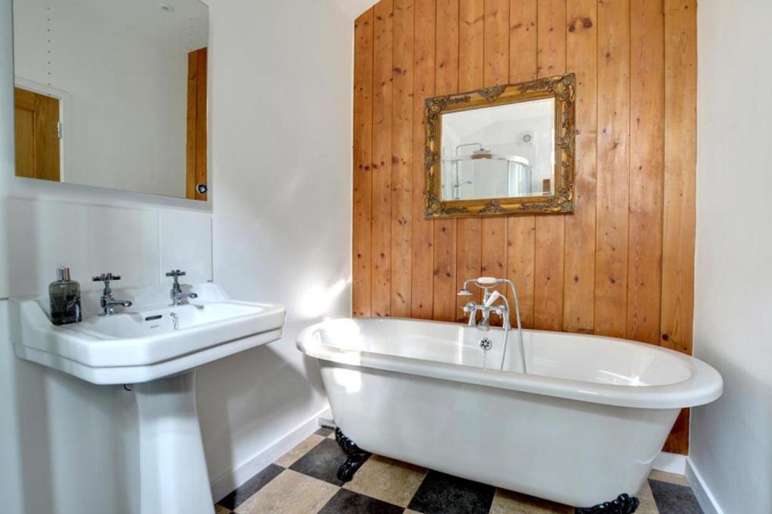 Photo of Bathroom in Worth