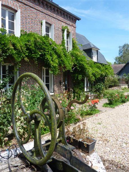 Photo of Others in Le Bec-Thomas