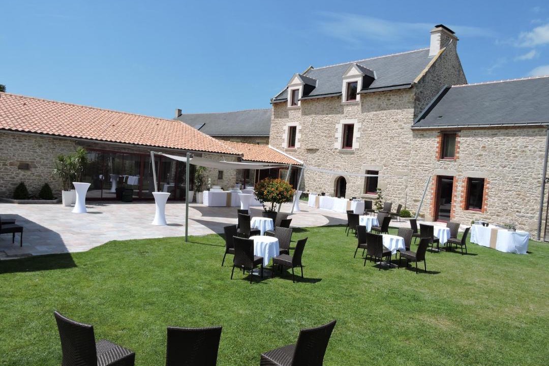 Photo of Buildings in Coueron