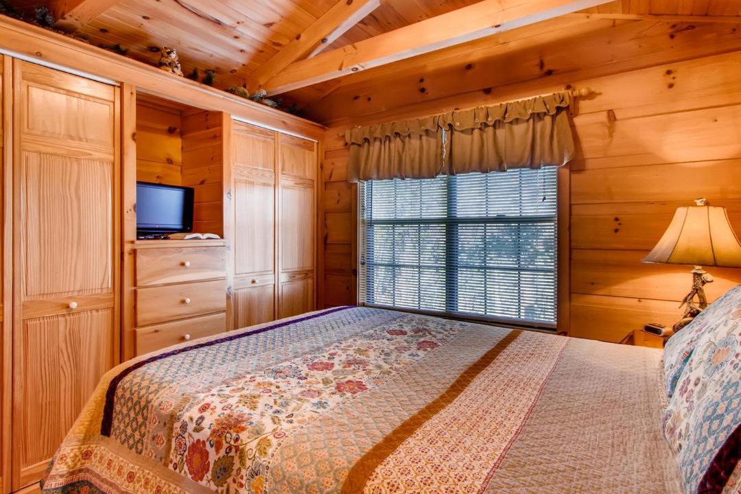 Photo of Bedroom in Wears Valley