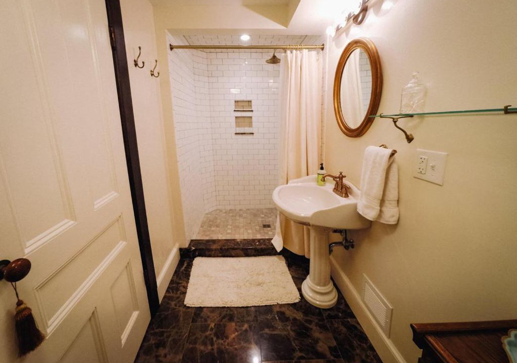 Photo of Others in Burdett