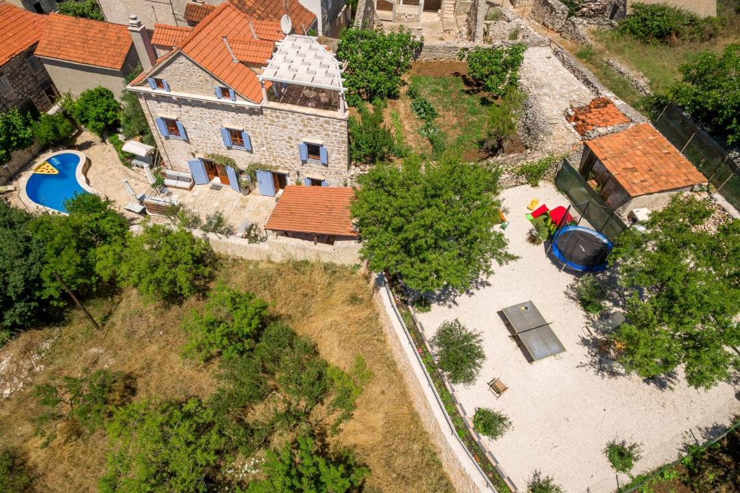 Photo of Buildings in Milna (Brac)