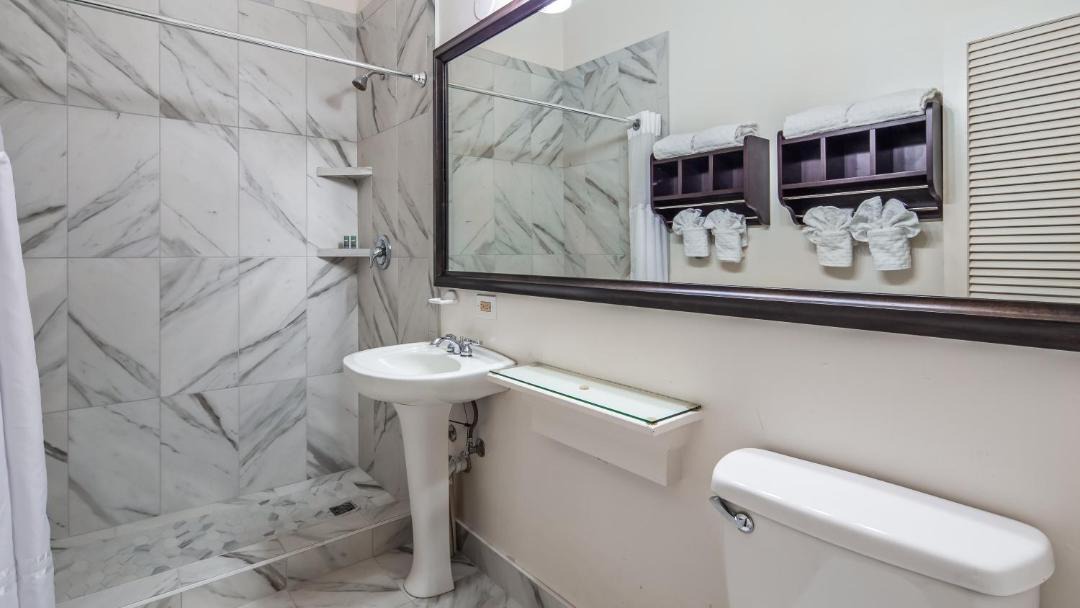 Photo of Bathroom in Historic Lahaina Front Street