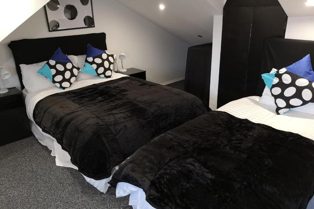 Photo of Others in Pettits