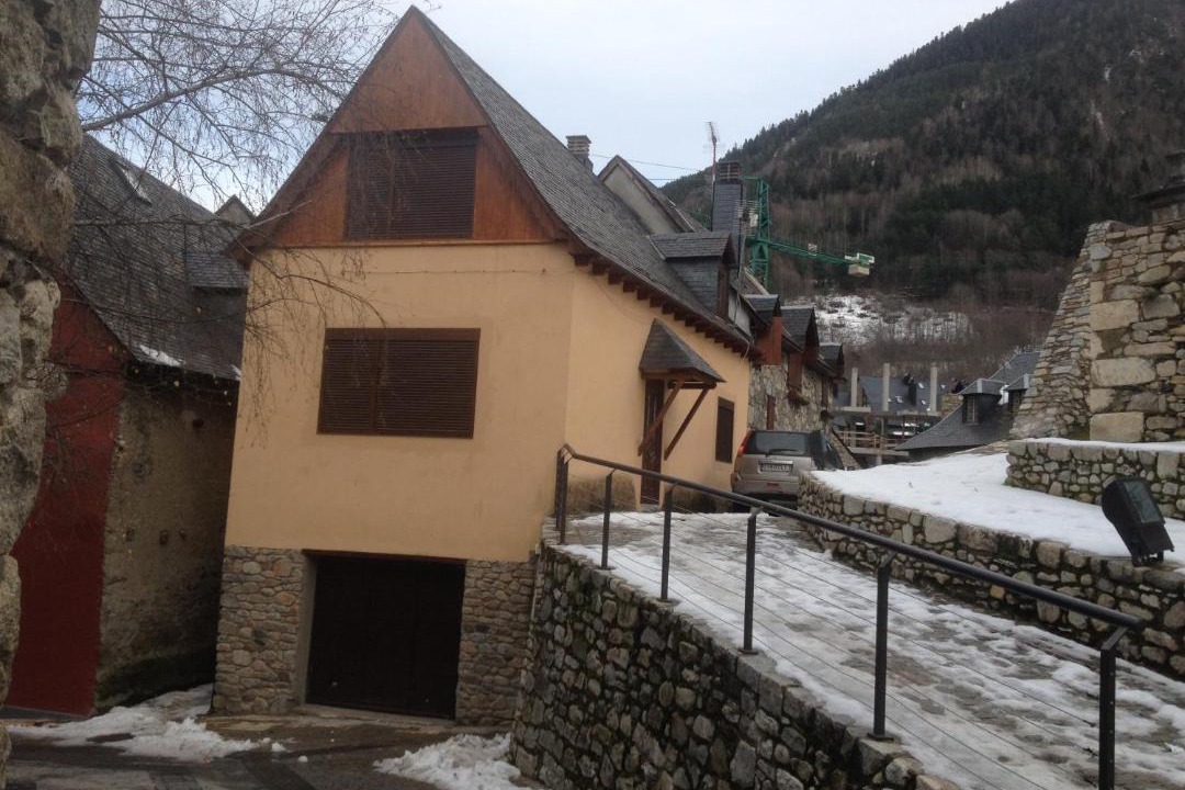 Photo of Buildings in Arties