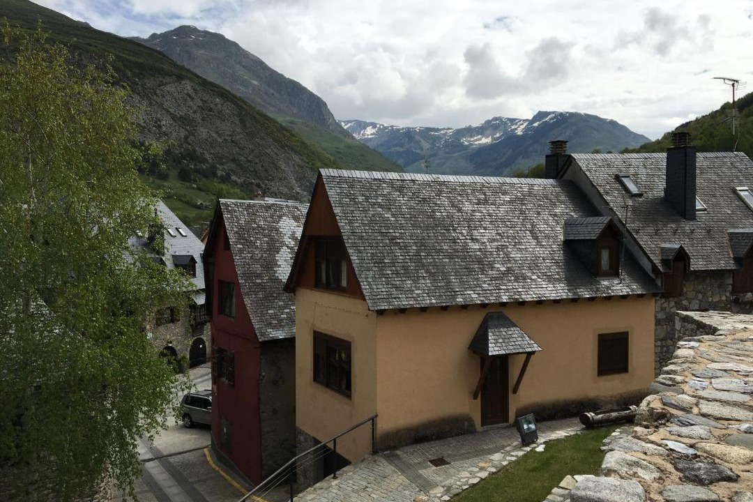 Photo of Buildings in Arties