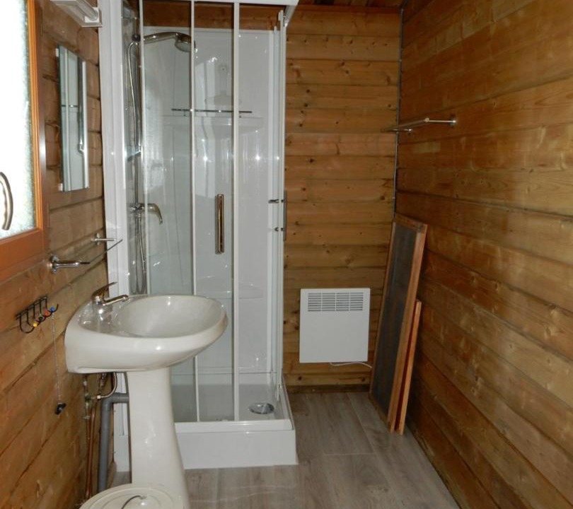 Photo of Bathroom in Epiry