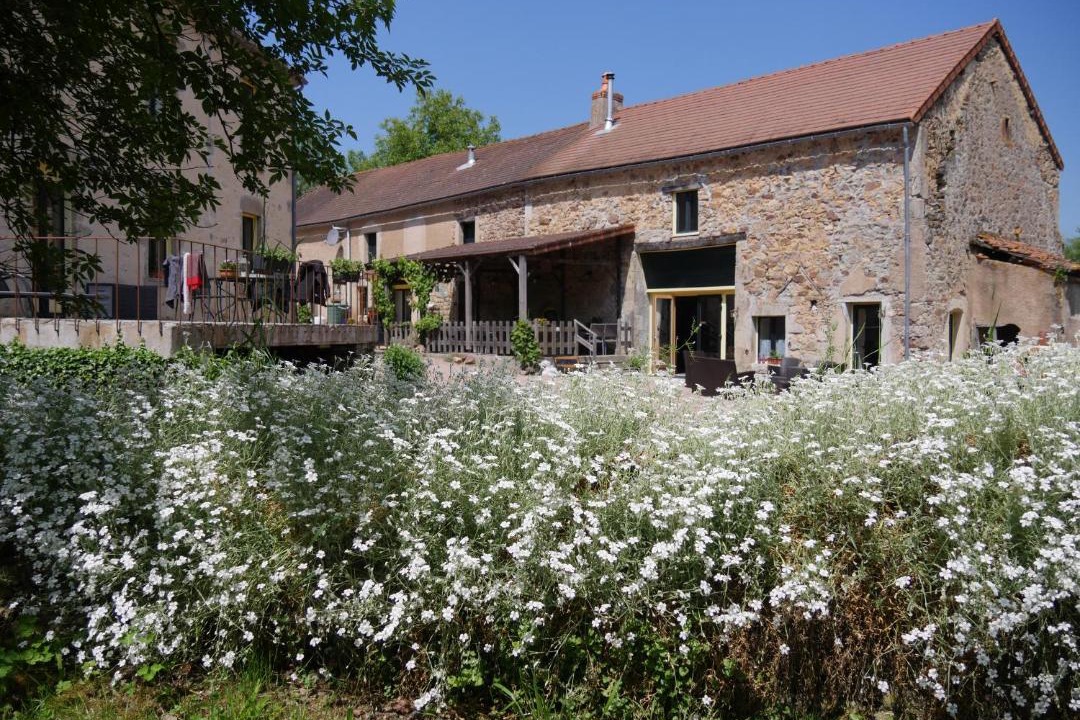 Photo of Buildings in Epiry