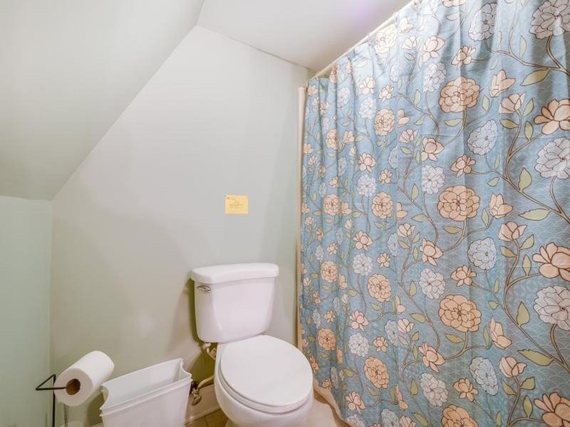 Photo of Bathroom in Flintstone