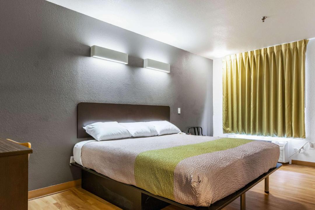 Photo of Bedroom in Alexandria