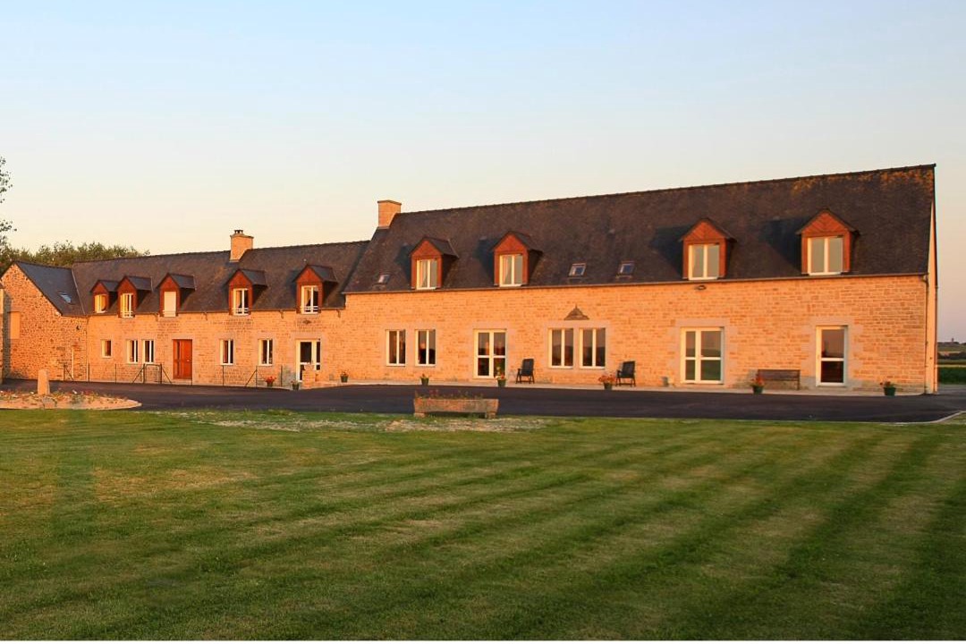 Photo of Others in Pontorson