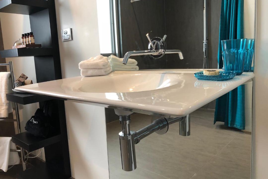 Photo of Bathroom in Indented Head