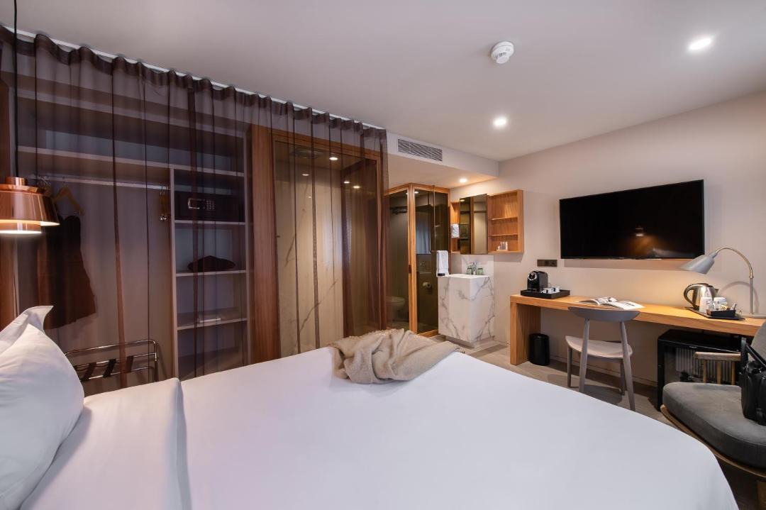 Photo of Others in Downtown Geneva