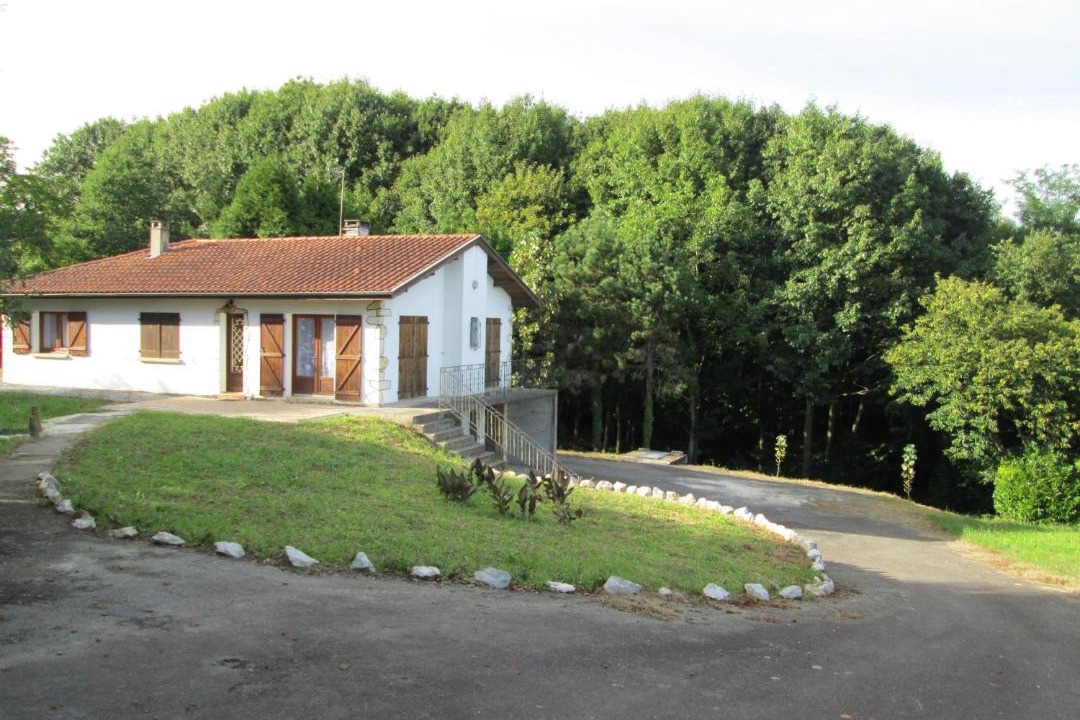 Photo of Buildings in Habas