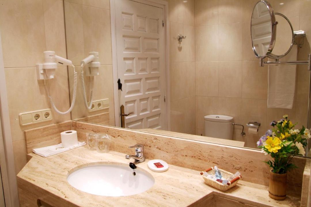 Photo of Bathroom in Macanet de Cabrenys