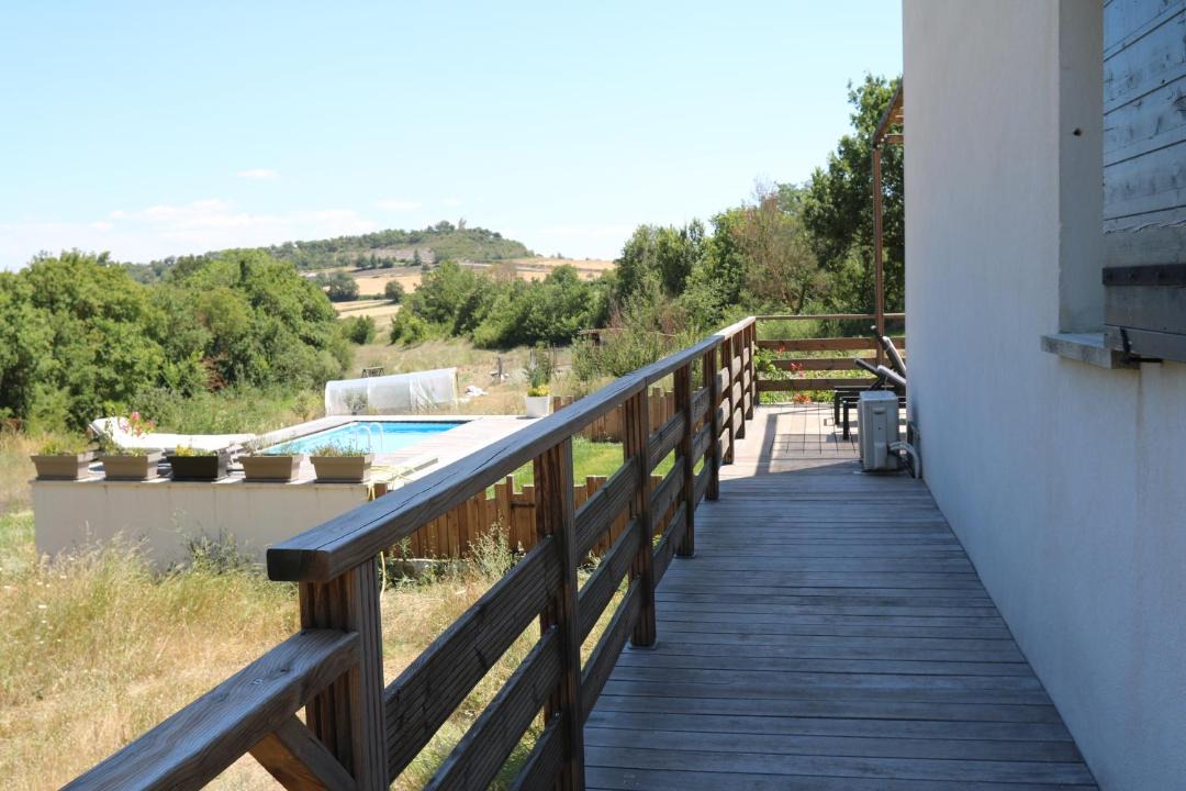 Photo of Patio Balcony in Saint-Michel-l'Observatoire
