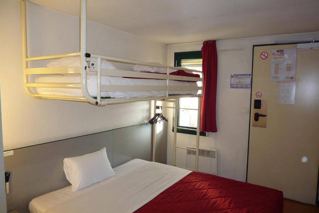 Photo of Others in Valence