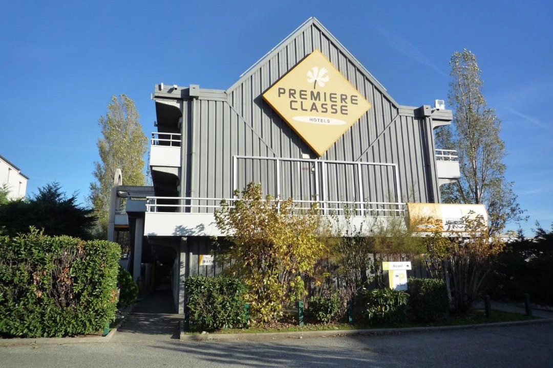 Photo of Others in Valence