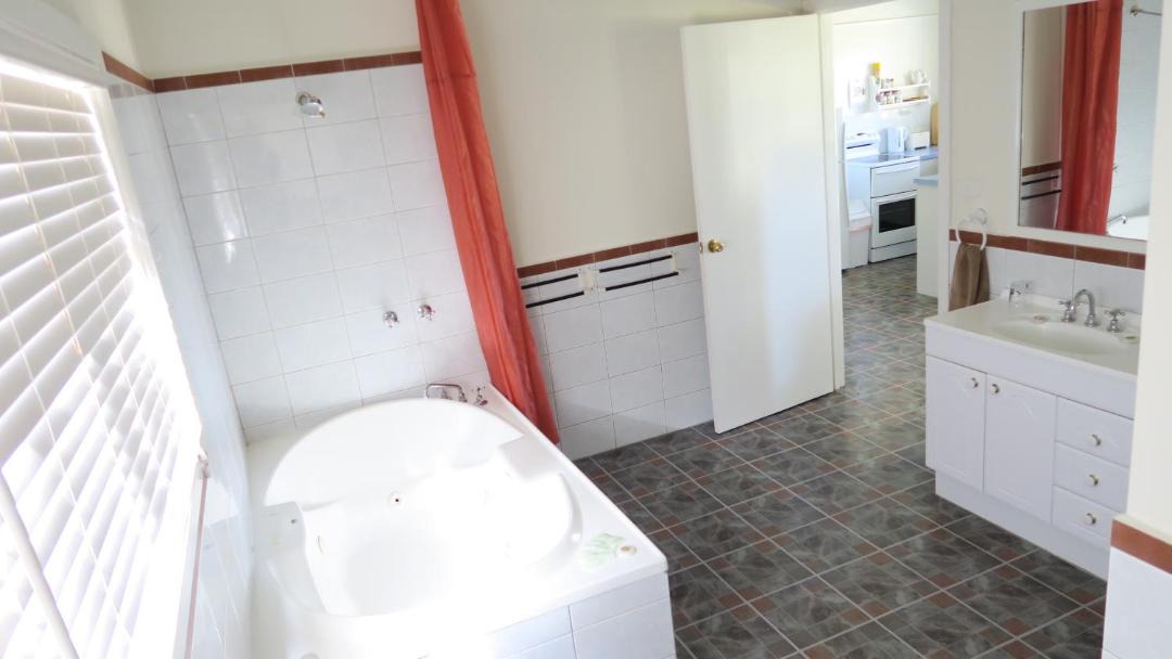 Photo of Bathroom in Howqua Inlet