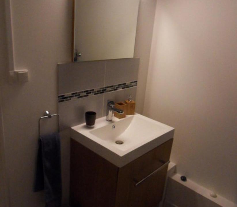 Photo of Bathroom in Lens
